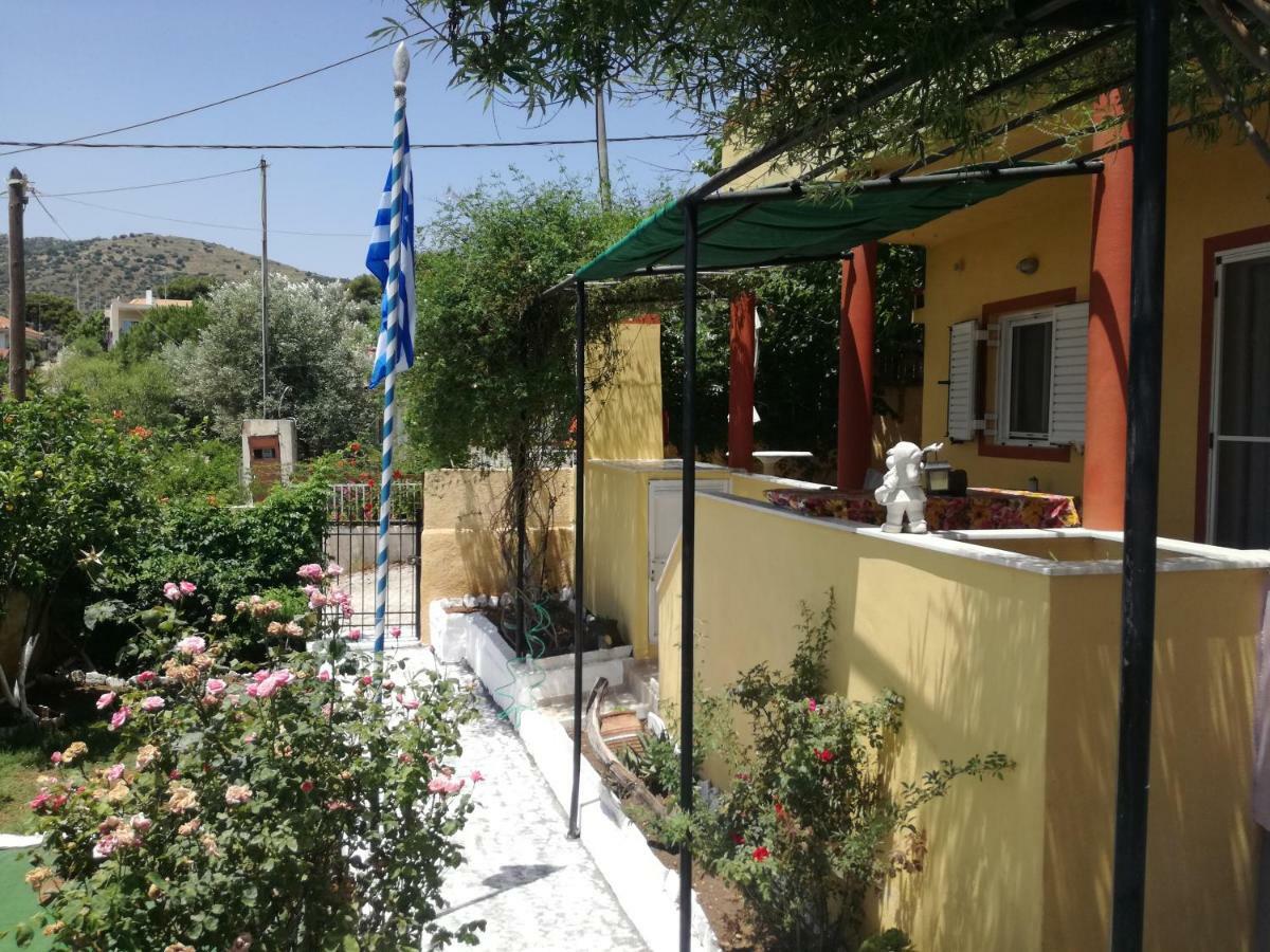 Relaxing Beautiful Holiday Home Lavrion Exterior photo